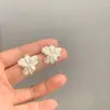 Pendientes Minimalistas Únicos y Sofisticados para Mujer, Pequeños Irregulares Simples de Moda Versátiles Flor Plegada