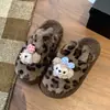 Meias pantufas fofas de desenho animado com bico fechado e solas grossas para mulheres, novas pantufas de algodão para outono e inverno de 2026