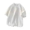 Camiseta de manga corta con cuello en V, patchwork deconstruido texturizado para hombre, camiseta de verano de peso pesado de moda con cuello semi-alto