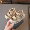 Sandalias para Bebé Niño 2025 Verano Nuevos Zapatos de Playa para Niños Antideslizantes Zapatos para Caminar para Niños Pequeños Zapatos Infantiles de Punta Cerrada Modernos