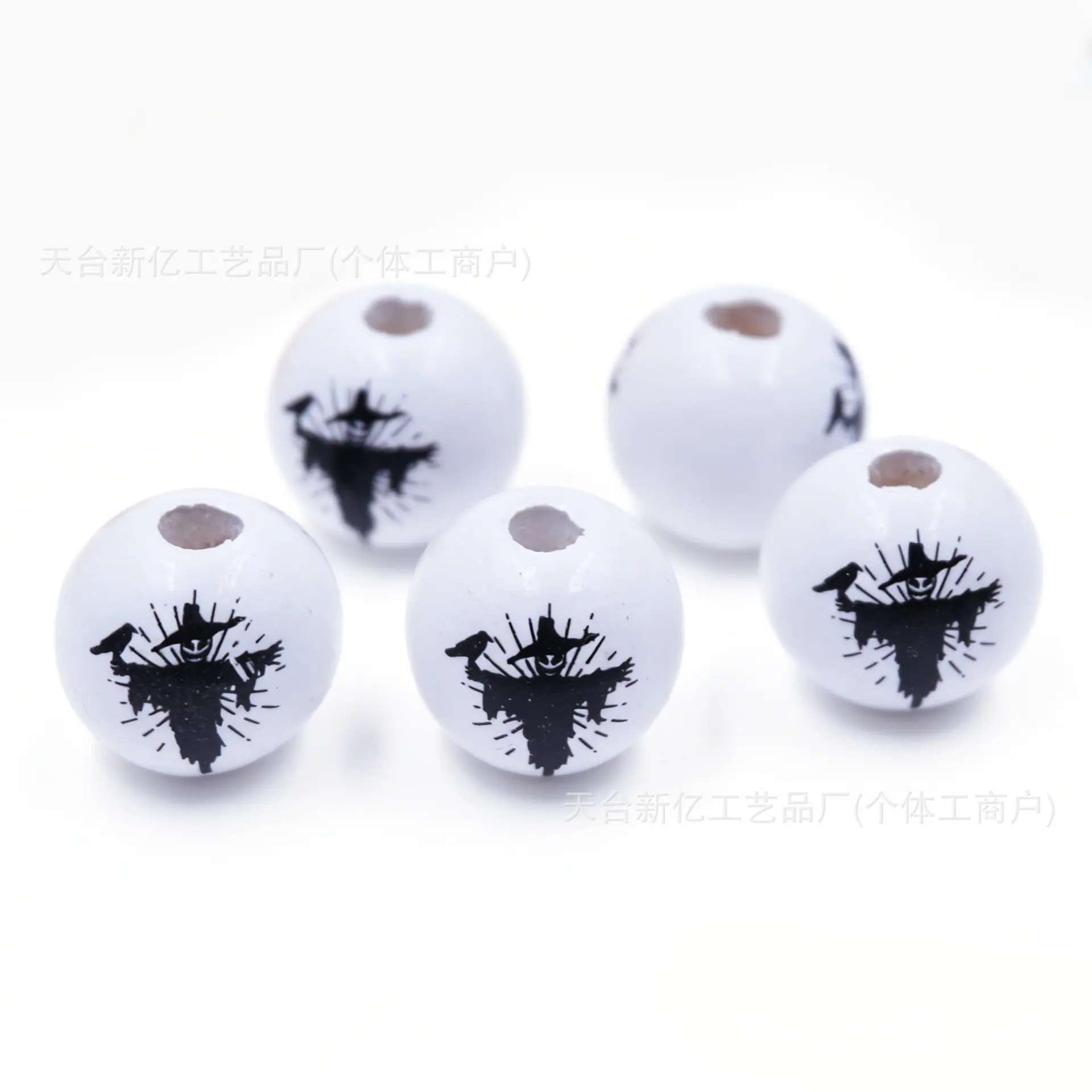 白底稻草人