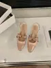 Primer Encuentro con las Sandalias Cerradas de Tacón Grueso Estilo Francés Inspiradas en Chanel de la Temporada, Zapatos de Hada, Zapatos de Noche con Lazo Verano 2026, Mary Jane