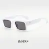 Novos Óculos de Sol Masculinos de Moda com Bloqueio de Cor e Armação Pequena com Decoração de Rebite, Óculos de Sol Femininos, Óculos de Estilo de Rua de Celebridade da Internet, Óculos de Sol de Venda Cruzada