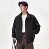 Jaqueta de couro PU xadrez pied-de-poule estilo americano para homens, casaco de couro casual de outono com gola alta, padrão xadrez e detalhes metálicos, estilo Harrington