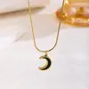 Collar Colgante de Luna de Lujo Ligero para Mujer, Nueva Cadena para Clavícula de Acero de Titanio con Diseño de Nicho, Sensación de Alta Gama, Accesorio de Moda que No se Desvanece