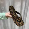 Chanclas Retro Dulces de Lunares Estilo Coreano para Mujer Verano 2025, Sandalias Versátiles y de Moda Estilo Vacacional