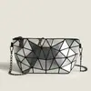 Bolso de Mujer de Comercio Exterior 2025 Nuevo Bolso Acolchado con Cadena Versátil Moda Coreana y Japonesa Bolso Pequeño Tipo Concha Bolso de Hombro Cruzado Único para Mujer
