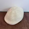 Touca de Tricô Vermelha Reversível para Mulheres, Estilo Grosso para Outono e Inverno, Faz o Rosto Parecer Menor, Tridimensional e Estilosa, Boina Versátil Estilo Coreano Retrô