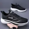 Sapatos Masculinos Primavera e Verão Malha Respirável Sapatos Casuais Tênis Ultraleve Solado Macio Antiderrapante Absorção de Choque Tênis de Corrida para Estudante