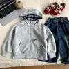 Chaqueta para Niños Primavera y Otoño 2026 Estilo Nuevo, Sudadera con Capucha de Otoño para Bebés y Niños, Conjunto Deportivo de Otoño a la Moda Callejera para Niños