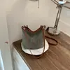 Bolso de Hombro Sencillo de Paja Rayada Retro para Mujer 2026 Verano Nuevo de Nicho Tejido Arcoíris de Shuai Mi