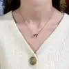Acero de titanio doble anillo letra D collar mujer simple Joker oro rosa cadena de clavícula no se desvanece accesorios de moda roja al por mayor