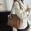 Bolsa Feminina de Grande Capacidade 2026 Novo Modelo Bolsa de Ombro de Nicho com Toque e Textura de Alto Padrão para Aula e Deslocamento Bolsa Tote Atacado