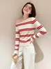 Top de punto a rayas rojas y blancas de un solo hombro descubierto manga larga para mujer, nuevo estilo de otoño, atuendo bonito, capa interior deslumbrante 10971