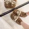 Sapatos de Inverno Personalizados Transfronteiriços Peludos para Dedos dos Pés Femininos, Sapatos Quentes de Algodão com Solado Macio Antiderrapante, Sapatos Femininos Versáteis Retro com Aveludado e Espessados
