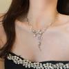 Collar de perlas con borlas de doble capa, diseño de nicho femenino, cadena de clavícula de camelia, cadena de cuello de temperamento de alto nivel de lujo ligero