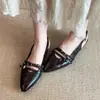 Primer Encuentro Ji Sandalias de Dedo Puntiagudo Cerradas con Remaches Estilo Retro para Mujer Planas de Correa Única Hebilla Espalda Descubierta para Viajar Zapatos Planos de Suela Suave