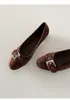 Sapatos loafer versáteis estilo coreano 2026, sapatos para o dia a dia com fivela de cinto, bico redondo, sapatos femininos de corte baixo para a temporada de outono com aumento interno de altura