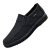 2026 Nuevos Zapatos de Malla Transpirable de Verano para Hombre Punta Redonda Simple Zapatos Casuales para Personas de Mediana Edad y Mayores Venta al por Mayor en Tienda Física Fuente de Artículos Más Vendidos