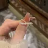 Anillo de Perla con Forma de Cruz Incrustado con Circonita, Simple y Versátil, Gama Alta, Joyería de Mano Elegante y a la Moda para Mujer, Lujo Ligero de Nicho
