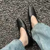 Sapatos de Design de Nicho Estilo Francês 4cm com Solado Macio 20256 Novos Sapatos de Couro Slip-On Quadrados para Primavera e Outono para Mulheres