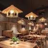 Lámpara de sombrilla de paja de ratán Pantalla de lámpara de ratán Restaurante japonés retro Restaurante de hot pot personalizado Cama y desayuno de ratán Candelabro de bambú del sudeste asiático