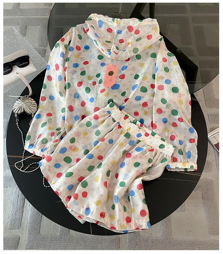 跨境淘货源分销2024春夏秋季新款街头潮流减龄小个子爆款欧货网红款运动防晒服外套休闲运动气质休闲时尚流行新款春夏秋装春夏秋装女装时尚防晒服外套女装春夏秋季防晒服外套女防晒服外套女女士运动服女装防晒服外套卫衣防晒服外套休闲防晒服外套春夏秋季防晒服外套女装时尚防晒服外套盐系休闲防晒服外套女装2024百搭设计感小众洋气欧货阿里国际站跨境采购Cross-border, shopping source, distribution,2024 spring/summer/fall, new, street trends, age reduction, small, explosive, European goods, net red, sports sun-protective clothing coats, leisure sports, temperament leisure, fashion, new spring/summer/fall clothing, spring/summer/fall clothing for women, fashion sun-protective clothing coats, women's spring/summer/fall, sun-protective clothing for women, sun-protective clothing for women, women's sportswear, Casual sun-protective clothing, fashion sun-protective clothing, salt, 2024, all-match, design sense, niche, foreign, European goods, Ali International Station, cross-border procurement