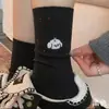 Calcetines de dibujos animados lindos para niñas, calcetines de otoño de algodón puro hasta la pantorrilla, estilo ins moderno con bordado de perrito, hilo de puntos y diseño de volantes