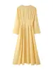 Vestido longo de verão feminino estilo europeu e americano 2026, amarelo, com cintura franzida e amarração, e barra larga 7388