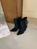 Botas de Cano Curto com Salto Alto Bloco e Bico Fino para Mulheres 2026 Novo Modelo Fivela de Cinto Botas Curtas Salto Plataforma Botas Curtas de Cavaleiro