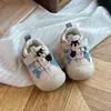 Zapatos Deportivos Infantiles 2026 Otoño Zapatos Suaves para Caminar de Bebé Zapatos Individuales para Niños Zapatos para Niñas Zapatos Casuales Anticolisión
