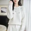Nueva Colección Otoño/Invierno 2026: Suéter de punto para mujer, color liso, manga larga, cuello redondo, con adornos pesados de pedrería, ajuste holgado, capa base tipo jersey