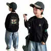 Camiseta de manga larga 100% algodón para niños, cuello redondo, corte holgado, camiseta básica elegante, estilo nuevo, versátil para primavera y otoño, camiseta de cuello redondo