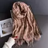 Bufanda Cálida de Moda Retro a Cuadros Europeos y Americanos para Otoño e Invierno para Hombres y Mujeres, Bufanda Versátil con Borlas de Imitación Cachemir para Viajes