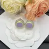 Novos Brincos Redondos de Resina Acrílica Estilo Chanel com Duplo C para Mulheres 2025, Brincos Réplica de Luxo de Alta Qualidade Atacado