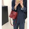 Bolso Cubo Pequeño de Cuero Curtido Vegetal Estilo Vintage Modelo Nuevo 2026 Cuero Genuino Bolsillo Interior de Nicho Bolso de Hombro Cruzado para Mujer