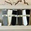 Meias femininas brancas de cano médio, meias de algodão sem costura com efeito amassado e bolinhas de renda, estilo coreano para combinar com sapatos de couro pequenos, adequadas para primavera e outono