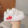 Zapatos para Niña Primavera y Otoño 2026 Modelo Nuevo Zapatos Deportivos Blancos con Velcro para Niños Mayores Zapatos Casuales de Dibujos Animados con Suela Gruesa