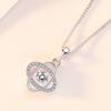 Colar com Pingente de Trevo de Quatro Folhas Inteligente em Ouro 18K com Design de Círculo Duplo, Pingente de Diamante Principal Inteligente de Moinho de Vento Giratório da Moda, Ornamento de Pescoço com Pingente