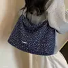 Bolso de mano con estampado floral, gran capacidad, nicho, simple, estilo coreano, versátil, nuevo modelo de invierno 2026 para commuting, bolso tote de invierno para mujer, bolso de hombro