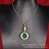 Venta al por mayor del fabricante Colgante de collar con hebilla de princesa de jade natural de Xinjiang, jade de seda dorada, aventurina, joyas colgantes