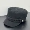Boina retro americana de copa plana, gorra de vendedor de periódicos de pana, gorra versátil vintage lavada que hace que la cara se vea más pequeña, gorra de pico de pato de moda para mujer