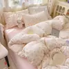 Nuevo Set Fresco Pequeño de Algodón 100% de Cuatro Piezas para Dormitorio de Estudiante Set de Tres Piezas 100% Algodón Estilo Sábana Funda de Edredón Venta al por Mayor