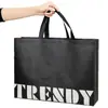Sacola de Compras Não Tecida Revestida de Preto Bolsa de Mão para Roupas Bolsa Não Tecida de Proteção Ambiental Bolsa de Loja de Roupas Pode Ser Impressa