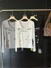 Top picante de chica de principios de otoño con cuello en V y fruncido en la cintura con estampado de letras y estrellas 0826h08