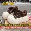 Sapatos Plataforma Versáteis para Mulheres Baixas Tênis Casuais que Aumentam a Altura Novo Estilo Europeu 2025 Mocassins Chunky