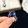 Collar colgante de alta gama 113 cristal azul lámpara fluorescente cambio de color negro oro anillo abierto pendiente conjunto de tres piezas para mujer