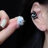 Pendientes de clip de hueso de oreja sin orejas de conejo de roca de diamante de dos colores en blanco y negro, diseño de nicho femenino, dulces y geniales, que combinan con todo.