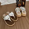 Chinelos Pequenos para Mulheres Usarem no Verão, Aumentando 5.5cm~Chinelos de Solado Grosso com Fivela de Franja, Sandálias de Palha