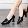 Sapatos Sociais de Salto Alto Fino para Mulheres 2025 Novos Sapatos de Couro de Salto Médio Couro Macio Salto Grosso Sapatos de Trabalho